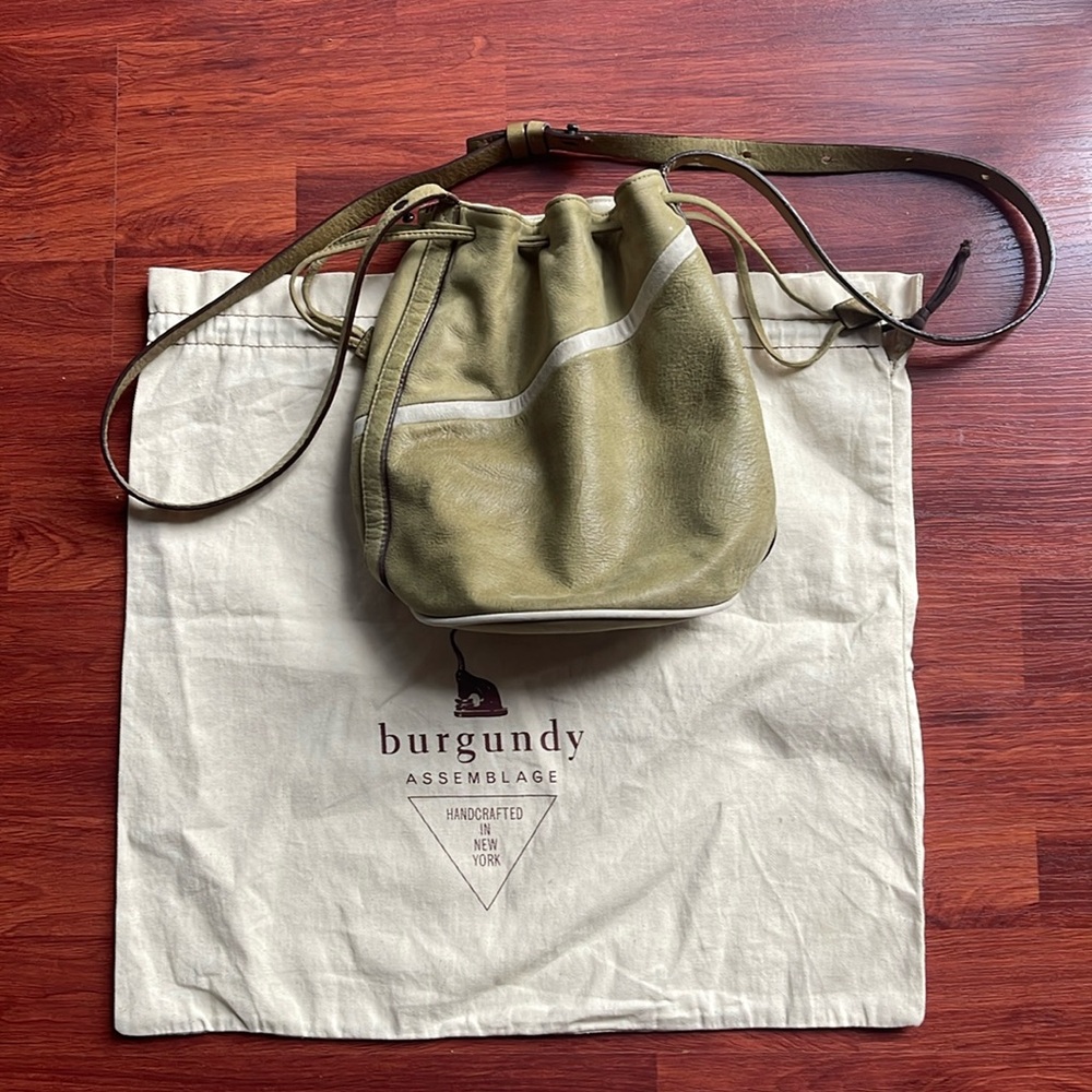BURGUNDY ASSEMBLAGE Calfskin bucket bag